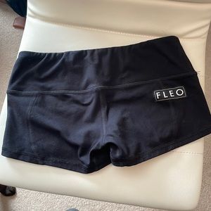 Fleo booty shorts low rise contour
